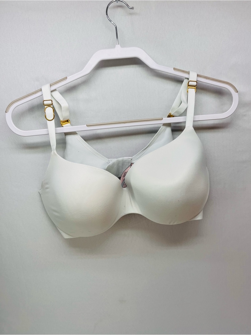 PINK Victoria's Secret Smooth White Molded convertible T-Shirt Bra